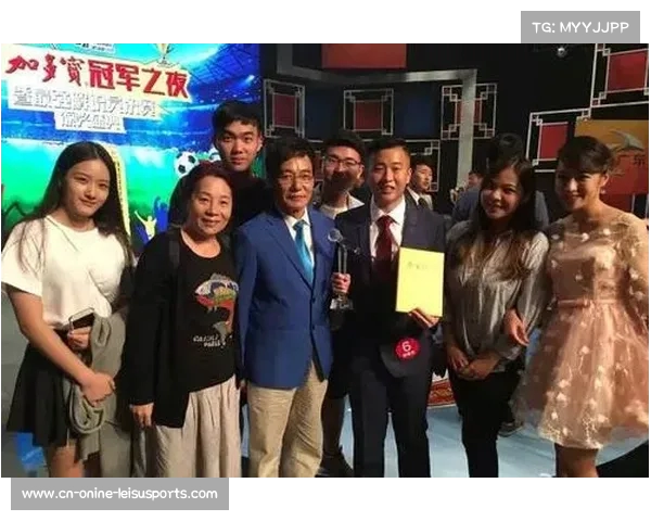 解说员背后的故事:如何用声音引领赛事氛围与观众情感共鸣 解说员背后的故事:如何用声音引领赛事氛围与观众情感共鸣